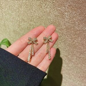 🎀 Bundle earrings, $10 for each, buy 2 get 1 more pairs for free